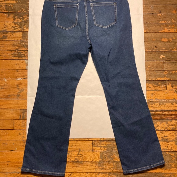 NWOT Torrid Relaxed Boot Medium Wash 16S Jeans - Picture 8 of 9